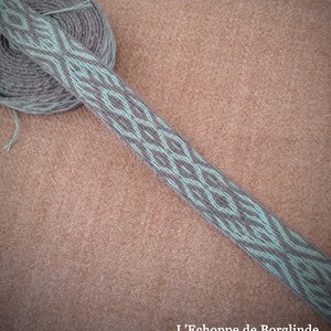 Galon fait au tissage aux plaquettes - entrelacs bleu et gris - lin - pour reconstitution historique viking, medieval, GN...