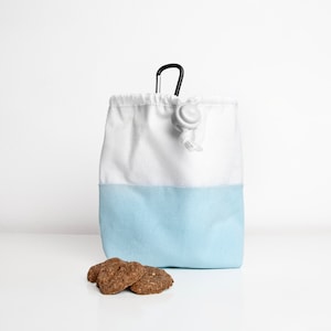 Waterproof dog treat bag, training treat and toy pouch, practical gift for dog walkers, new puppy gift, dog walking essential - Light Blue