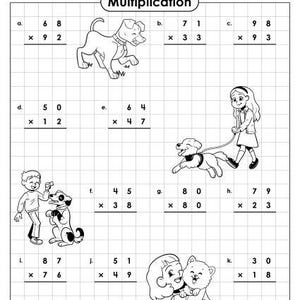 Può includere: Una scheda di moltiplicazione in bianco e nero con problemi a 2 cifre per 2 cifre etichettati da a a k. La pagina include illustrazioni di bambini che interagiscono con cani e il testo Multiplication, 2-digit by 2-digit, e Name.