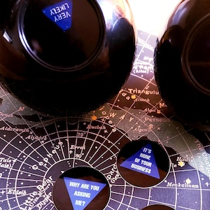 Adesivo Cranky Magic 8 Ball - Fortune divertenti e strane - Vinile impermeabile resistente