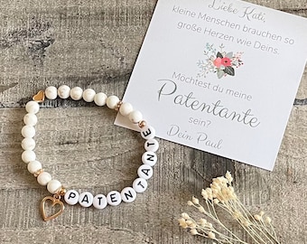 A lovingly designed pearl bracelet  with the lettering 'Patentante' in pearl mix