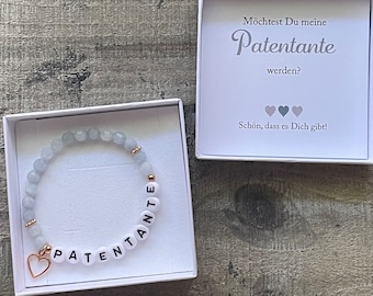 A lovingly designed pearl bracelet  with the lettering 'Patentante' in pearl mix