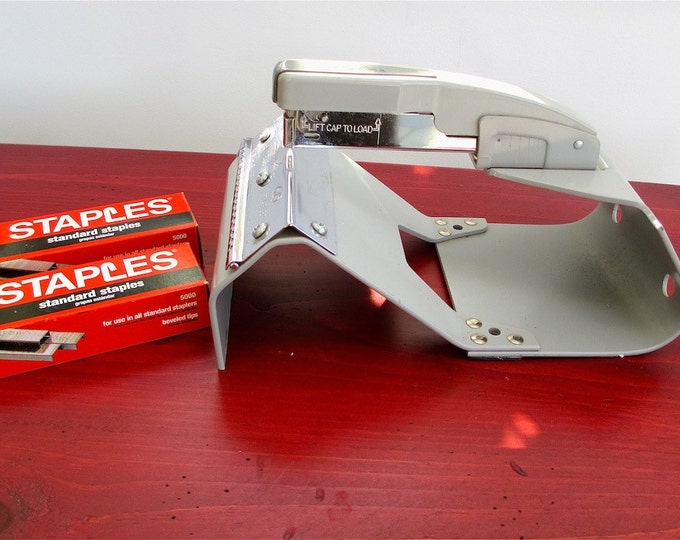 Swingline Saddle Stapler 615 Plus Two Boxes of Staples Great Condition