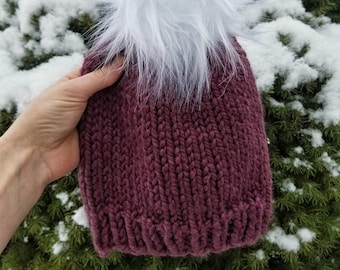 Loft Beanie - Handstickad mössa med pompom - Vintermössa i ullblandning