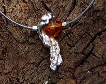 pendant guardian of the elves with amber