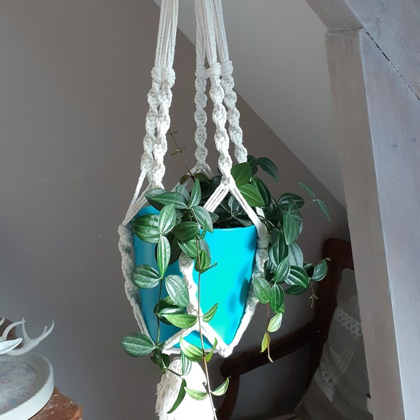 Suspension en macramé , ficelle , vintage