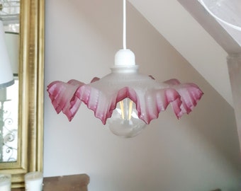 Kroonluchterophanging, vintage lichtarmatuur in wit en roze matglas, Franse vintage