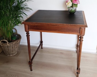 Table en bois ciré et plateau noir  , bureau , style Louis XVI