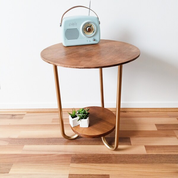 Table ronde vintage en bois , pieds tripode dorés