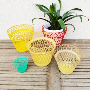 Set of 5 vintage plastic planters, 1950s image 1