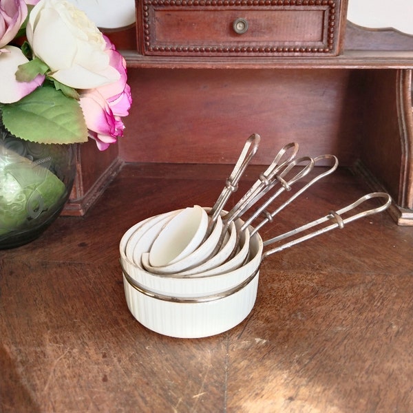 Casseroles pour poupée en porcelaine aluminite , jouet vintage , années 30