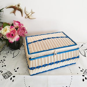 Sewing box, work box, in scoubidou, blue, vintage