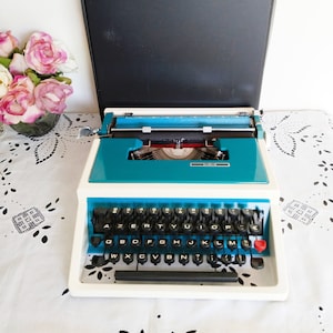 Vintage portable typewriter, working, BMB