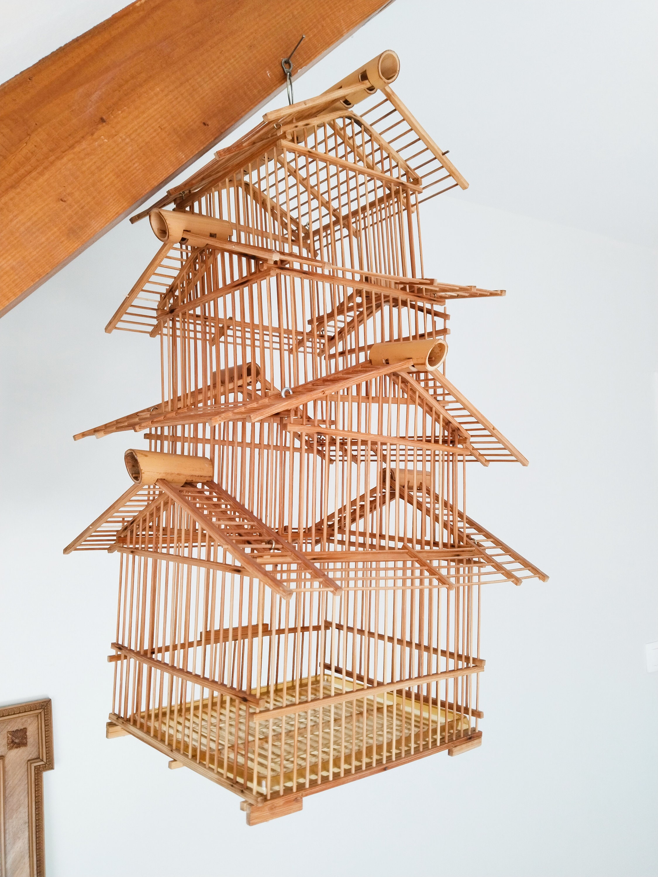 Grande cage à oiseaux vintage en métal sur pieds Ø 30*107 cm