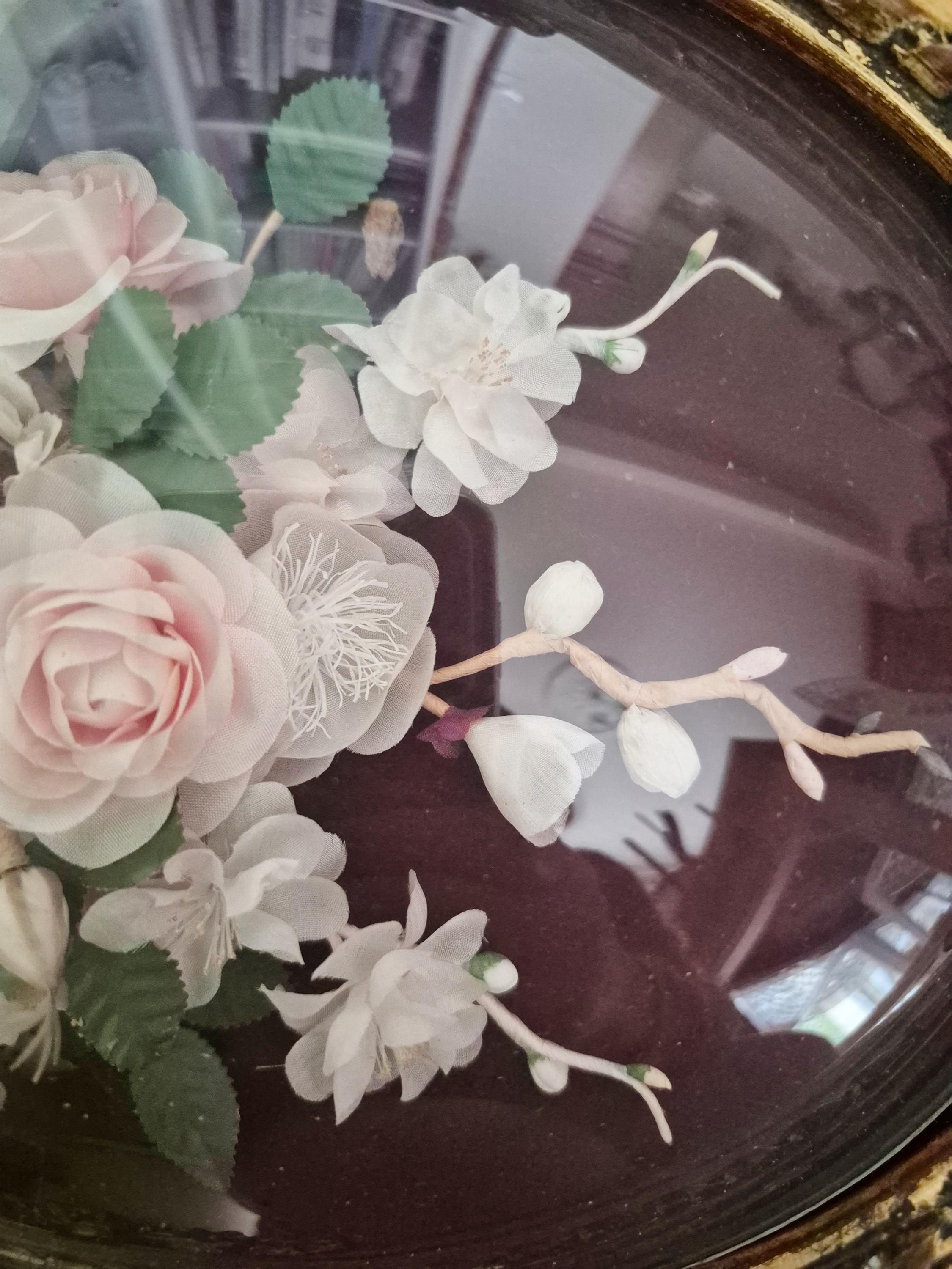 Cadre ovale ancien - bouquet de fleurs séchées sous verre bombé