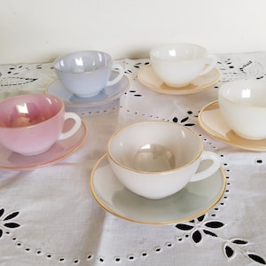 Arcopal &quot;Harlequin&quot; 5-cup set, vintage French, 1950s