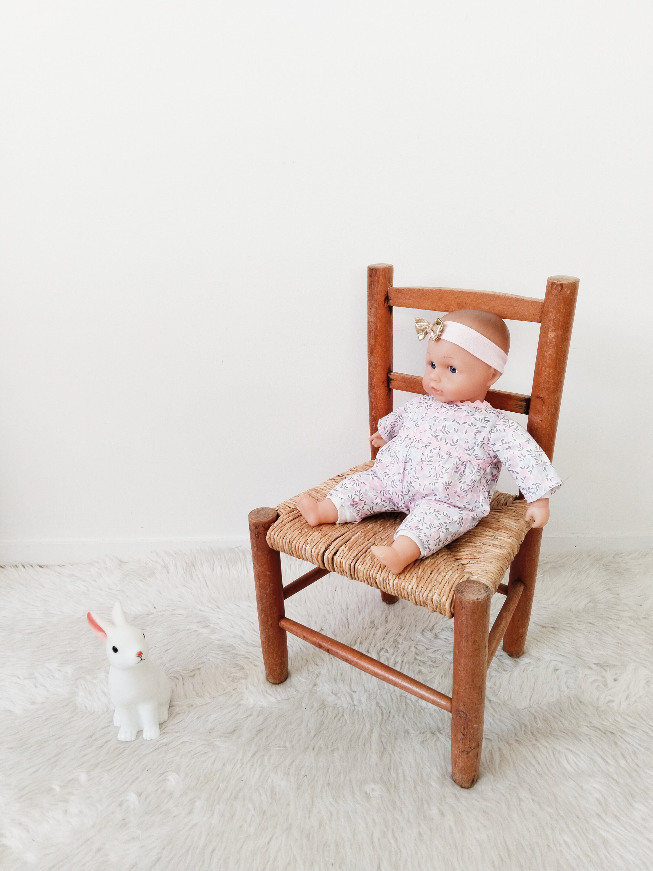 Chaise (petite) bois et paille, ancienne, pour poupée, petit enfant, ans  50-60