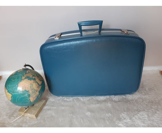 Vintage "hostess" blue, suitcase, great model