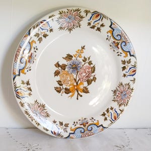 Flat plate in Gien earthenware, Bordeaux model &quot;Au Bouquet&quot;, antique French