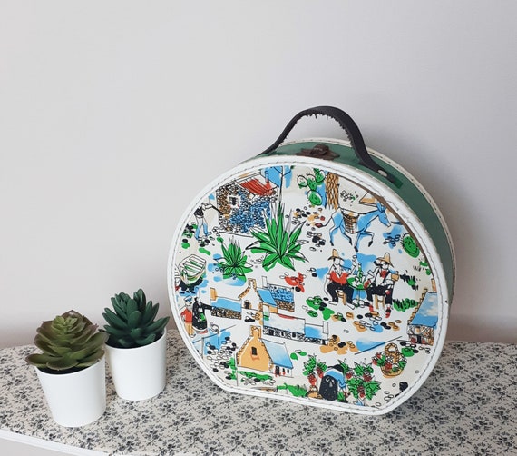 Ancienne petite malette de couture pour enfant ( vide