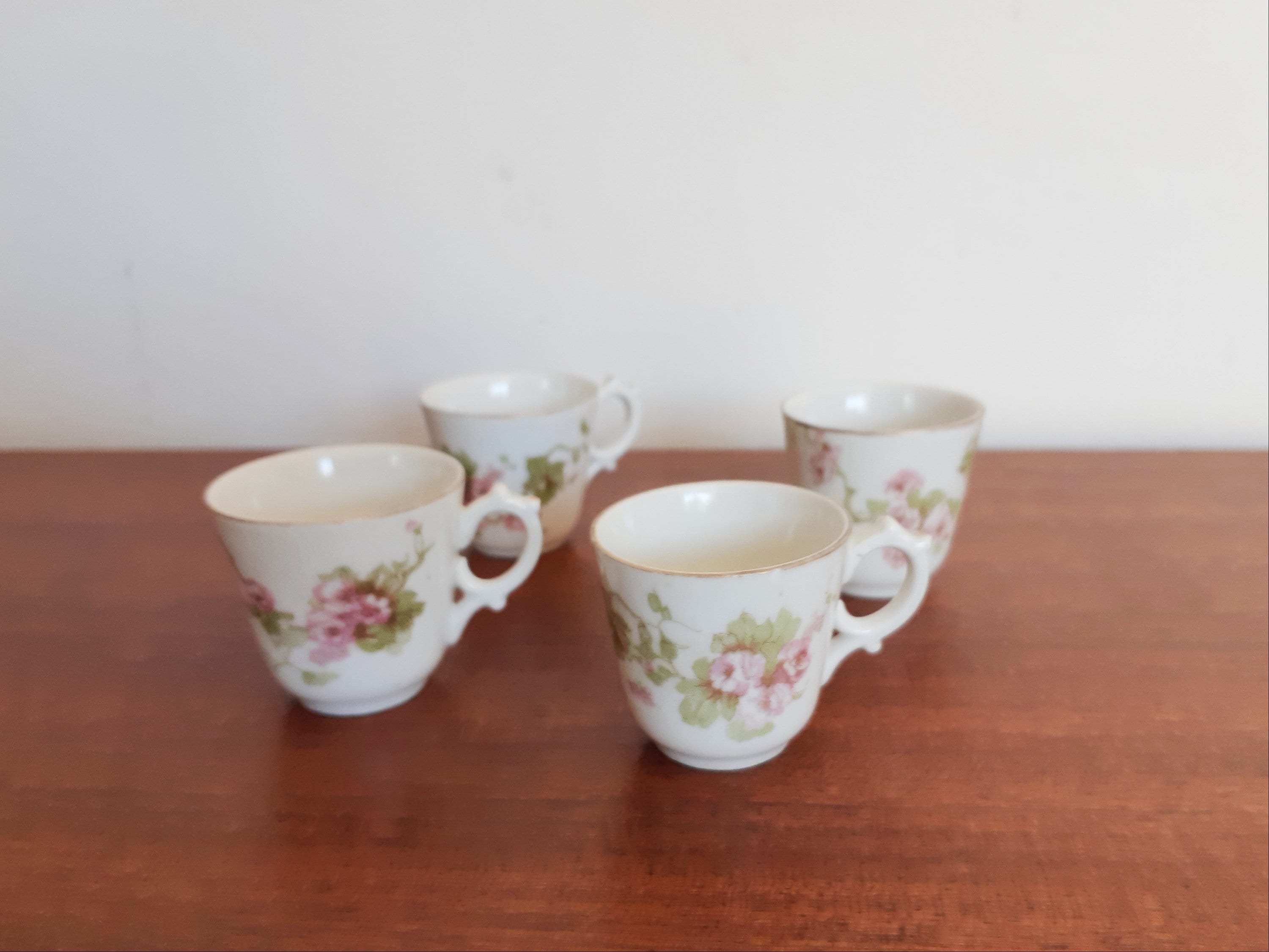 Dinette En Porcelaine Pour Poupées Composee D Une Cafetière, Tasses Et Soucoupes Vintage