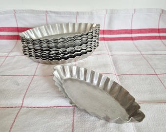 Vintage französische Aluminium-Tarteletteformen und Gebäckbleche