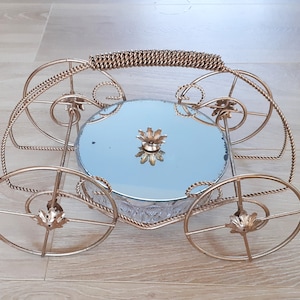 Carriage display for confectionery, cakes, plants in gold metal