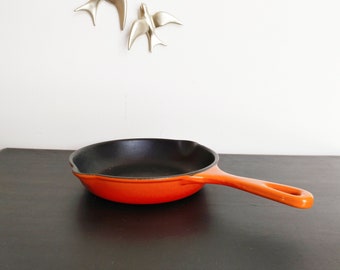 Poêle Le Creuset rouge orange , 20 cm ,  en fonte  , années 40 , vintage français