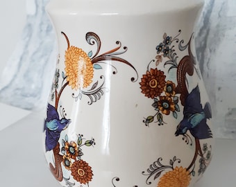 Porcelain lamp base with bird motif