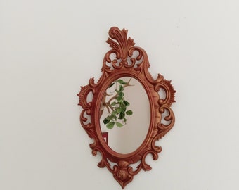 Miroir classique rocaille patiné rouge et or , 35 cm x 23 cm , vintage français