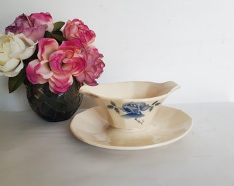 Saucière en porcelaine Digoin , modèle rose bleue  , vintage français