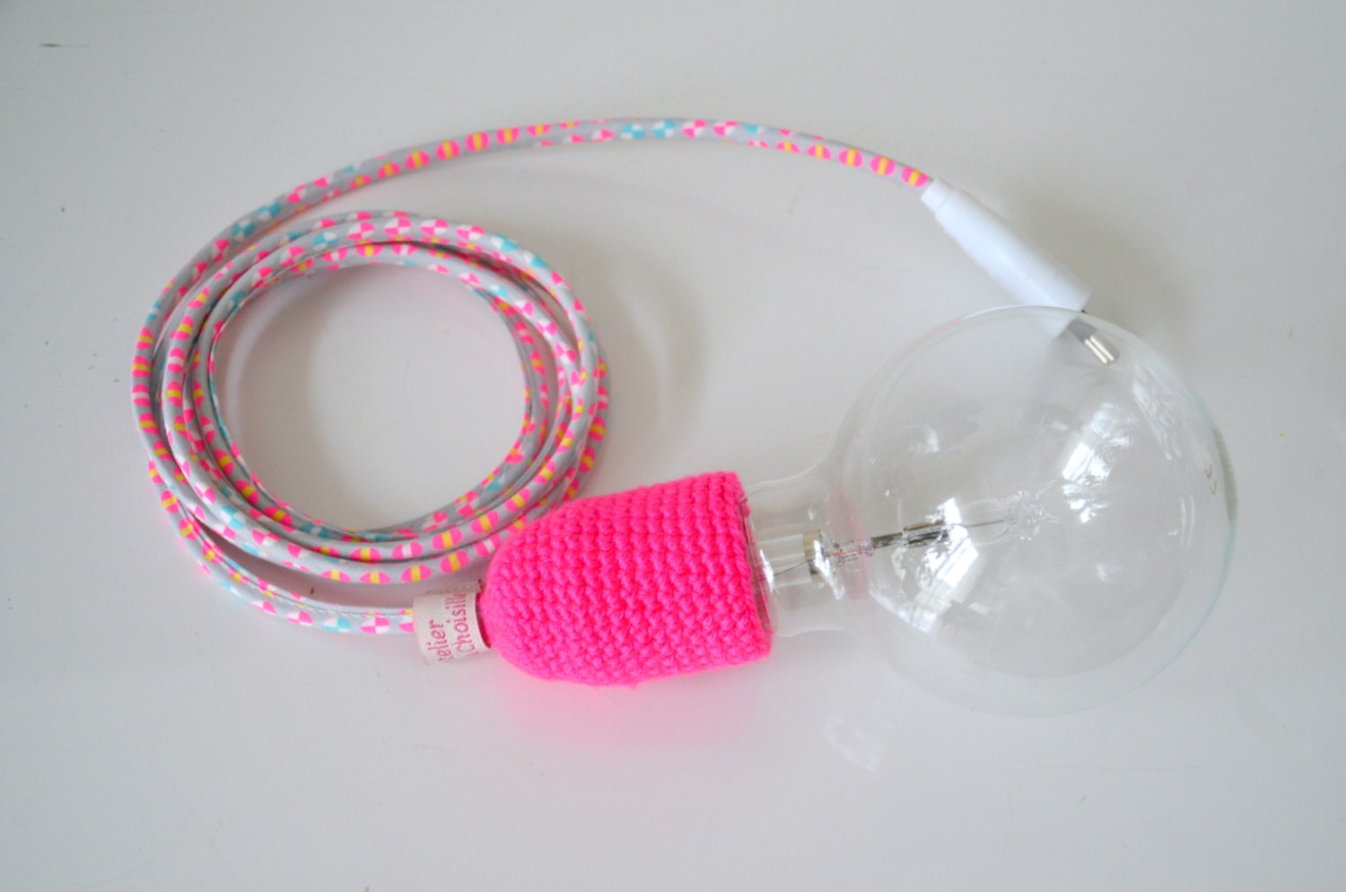 Lampe Baladeuse en Véritable Tissu Petit Pan et Cache Douille Rose Fluo