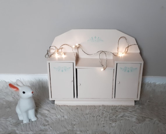 Commode de poupée jouet et meuble
