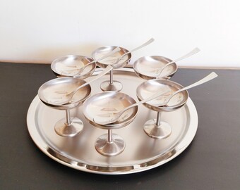 Coupes à glace ou sorbet sur plateau , Guy Degrenne, vintage , en inox 18/10 , années 70 , made in France