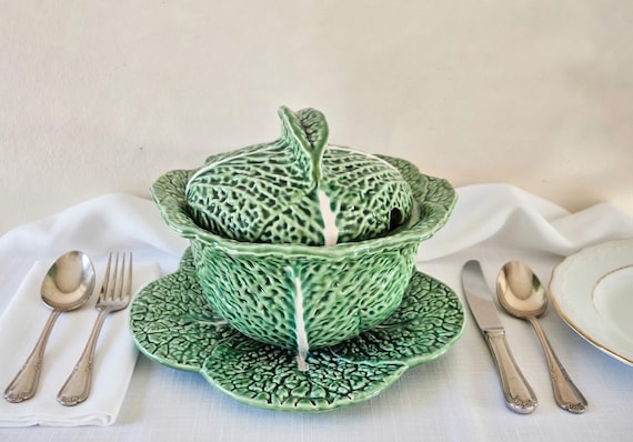Plat et soupière  en barbotine, forme choux vert , coupe  , vintage