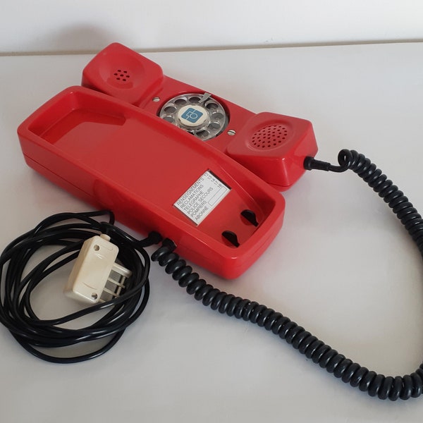 Téléphone à cadran , rouge  , vintage  , années 80