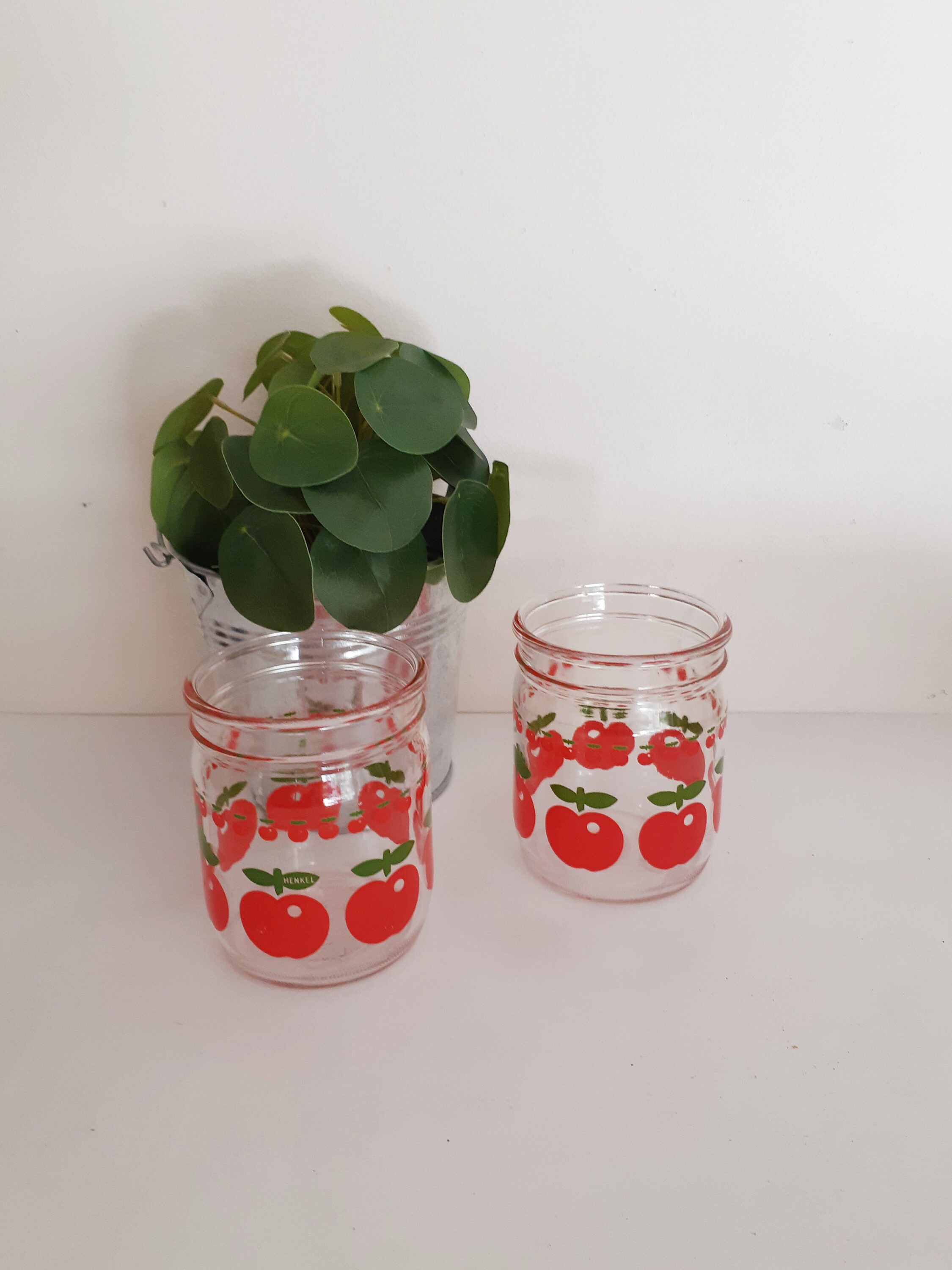 LOT HENKEL SUCRIER Pot doseur verseur vintage verre pommes rouge 1970