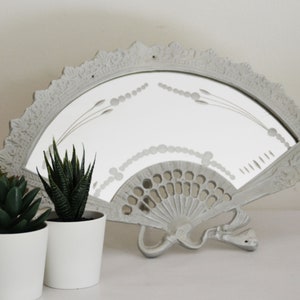 Espejo de mesa en forma de abanico, lino patinado, espejo cincelado, shabby chic, gustaviano.