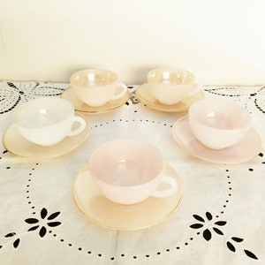 Arcopal &quot;Harlequin&quot; 5-cup set, vintage French, 1950s