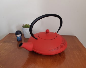 Flat Japanese teapot in red cast iron, antique French