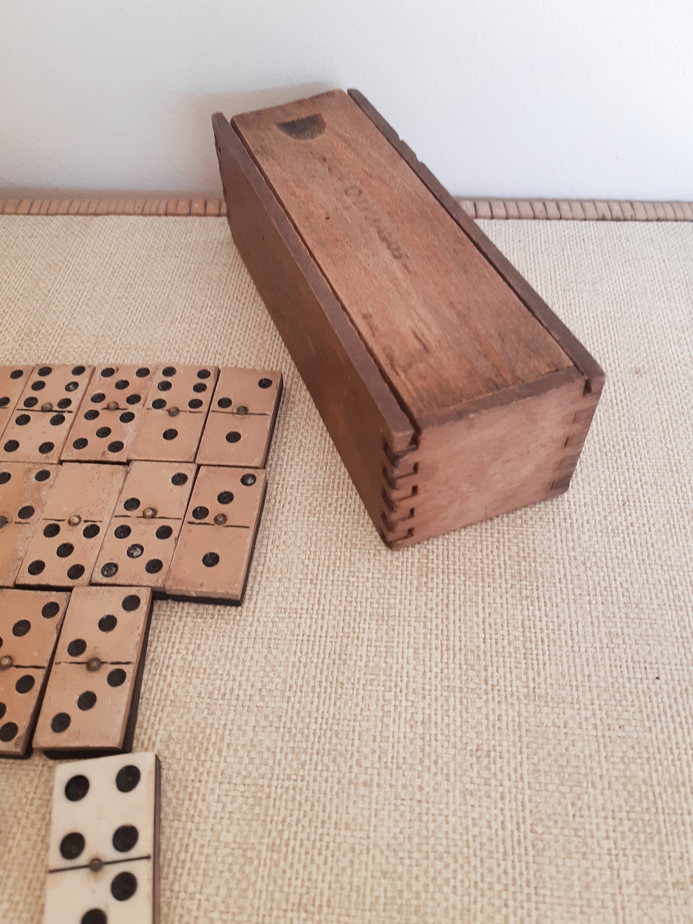 Jeu De Dominos Ancien En Bois - Jouet Vintage, Occasion, Parfait Pour Collection Ou Décoration