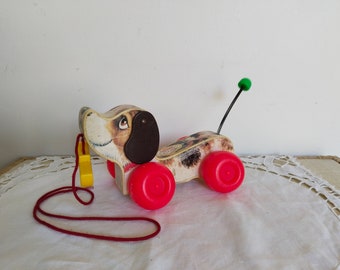 Little Snoopy , chien à trainer Fisher Price, en bois , vintage 1965