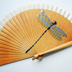 FÄCHER, handbemalt. LIBELLE. KOSTENLOSER Versand – Handbemalter Fächer „Dragon Fly“.
