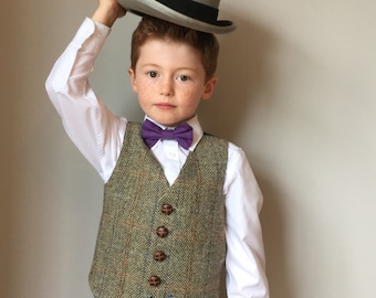 Gilet Boys Harris Tweed fatto a mano in tweed Harris a spina di pesce da Fred's Finery's 'Rupert'