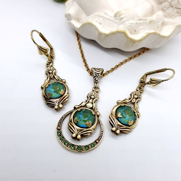 Victorian jewelry set Antique gold pendant and earrings Brass crystal jewelry Green crystal jewelry earrings Art Deco brass jewelry set