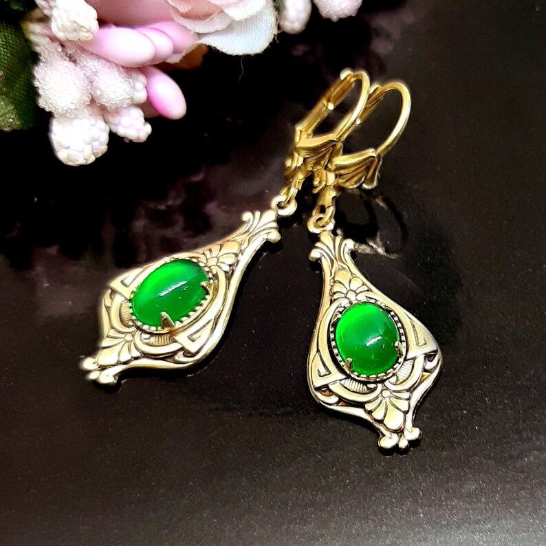 Green drop Victorian style earrings Antique brass Art Deco dangle drop earring Boho teardrop brass earrings Gold drop Chrysophrase earrings