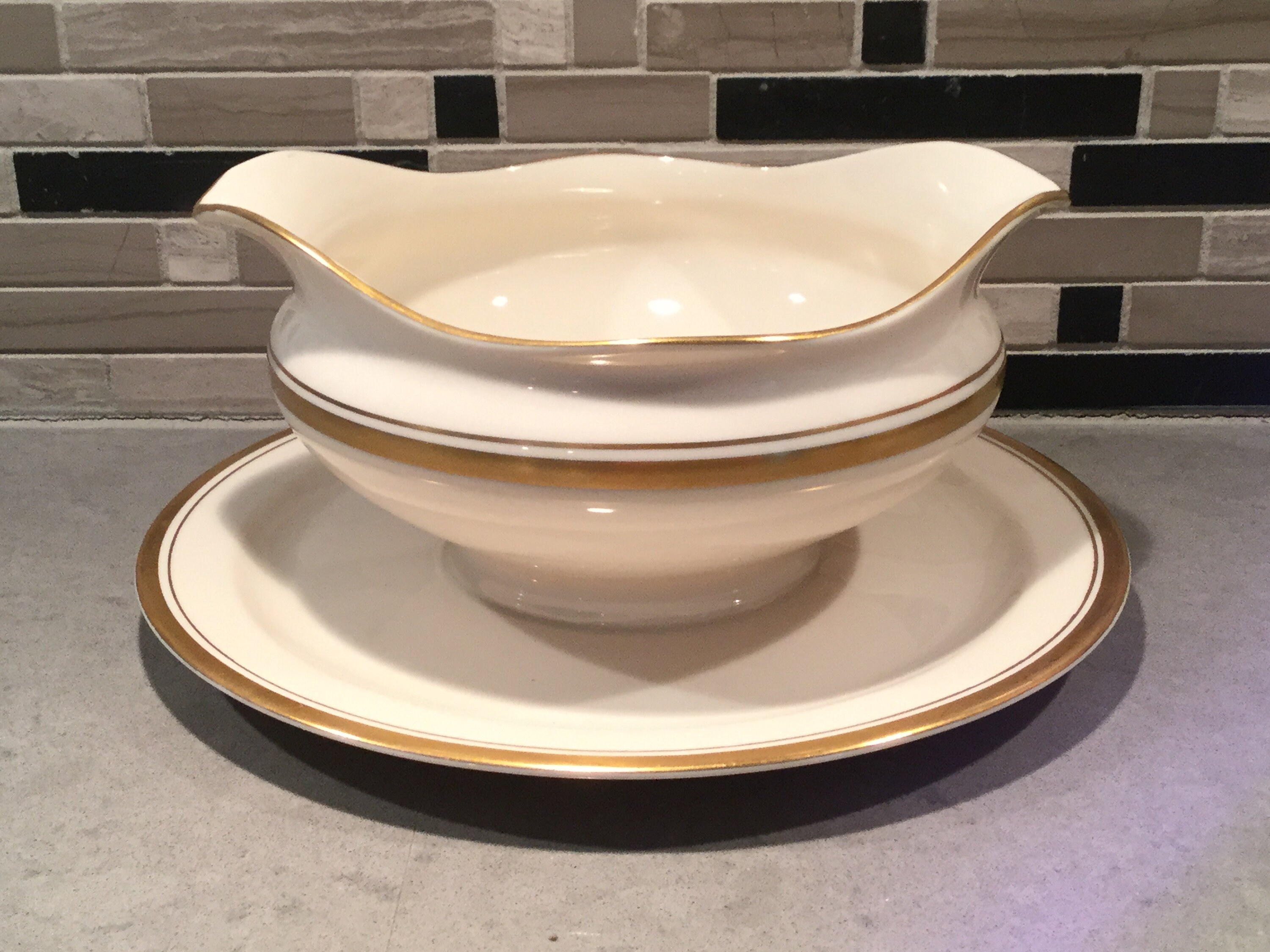 Serving Odds & Ends Kitchen & Dining Thomas TH059 Gravy boat with