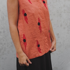 M Hemp blouse with Sturt's desert pea motifs // Australian floral top image 1