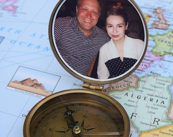 Boussole, boussole en laiton, boussole gravée, cadeau de retraite, cadeau de mariage, boussole photo, cadeau de couple, cadeau commémoratif, fête des pères