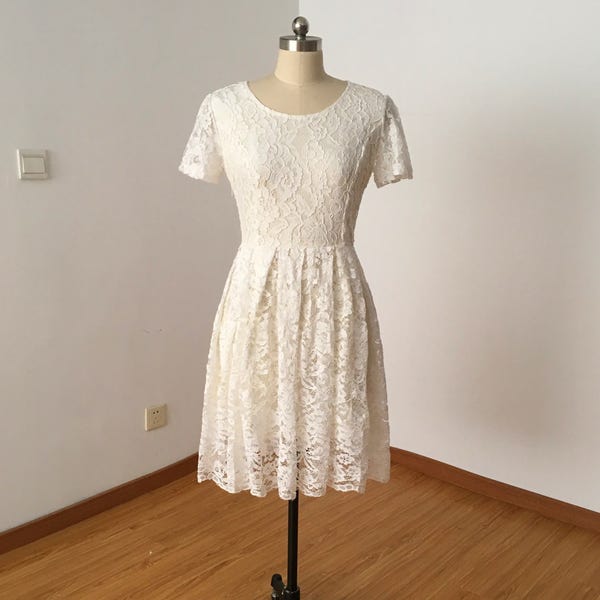 Scoop Ivory Lace Short Wedding Reception Dress with Short Sleeves